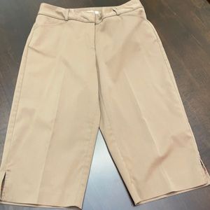 Women’s stretch capris